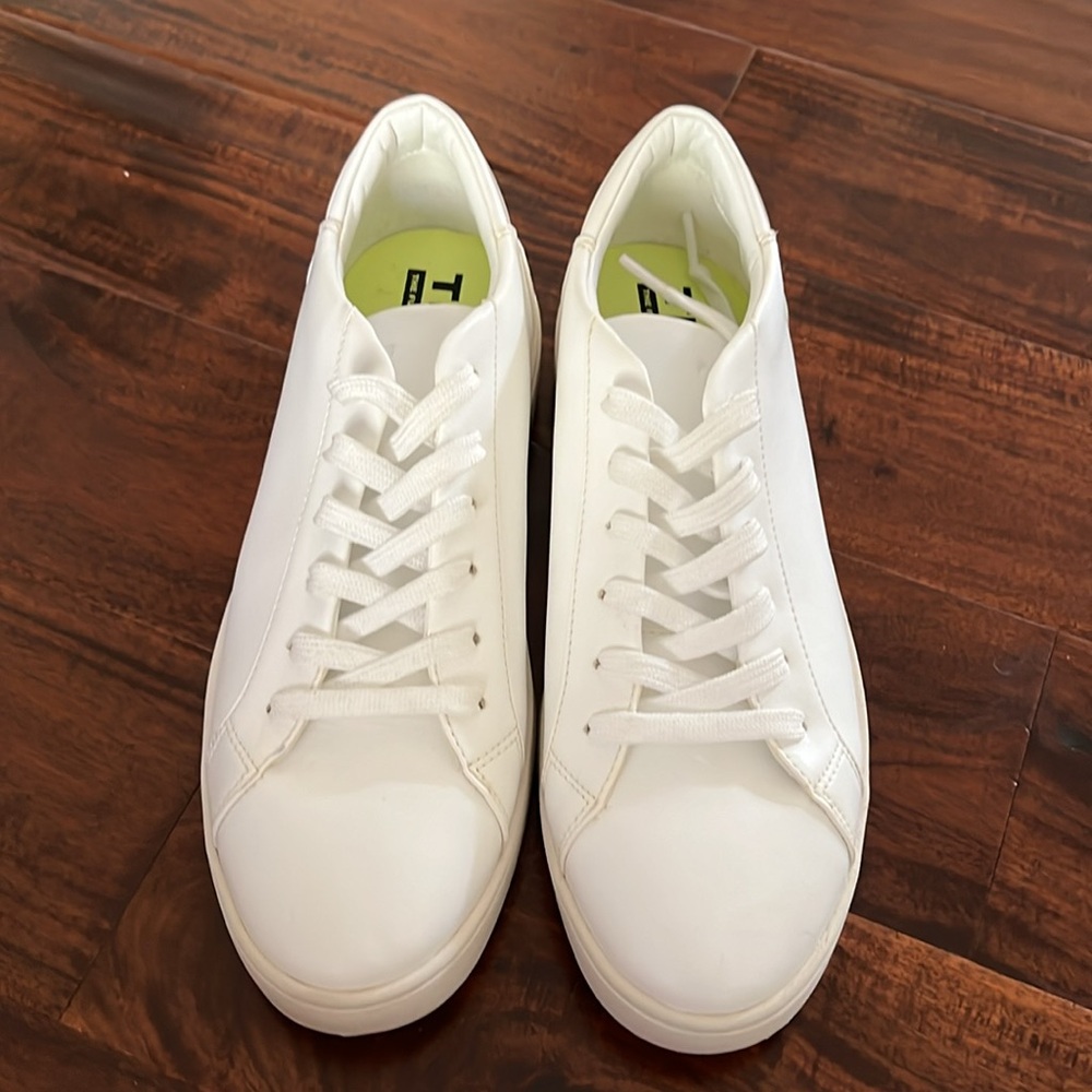 Women’s White Low-Top Sneakers - Clean Classic Style